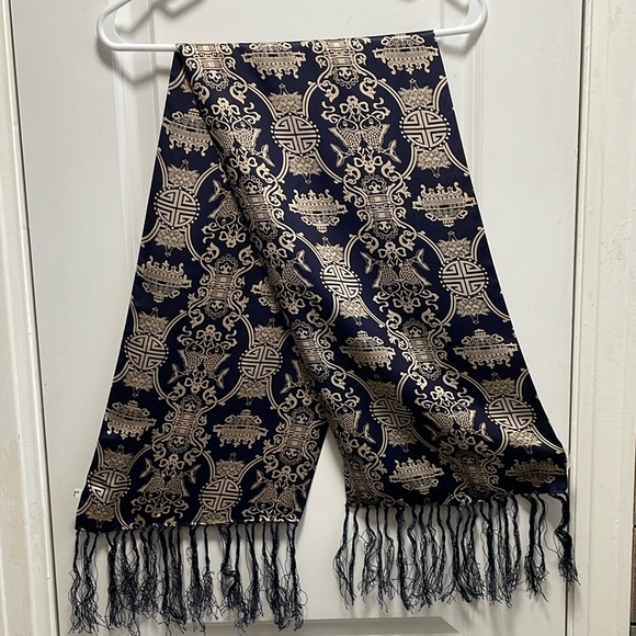 Asian Print Navy/Cream 100% Silk Knotted Fringe Ends Scarf Men or Women EUC - Picture 3 of 10